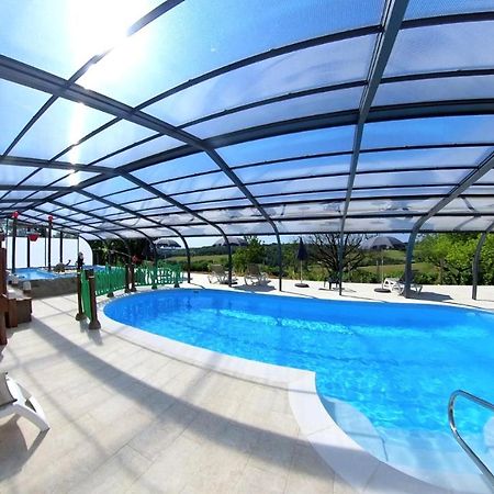 Camping Les Terrasses De Dordogne Rouffignac Saint-Cernin Bagian luar foto