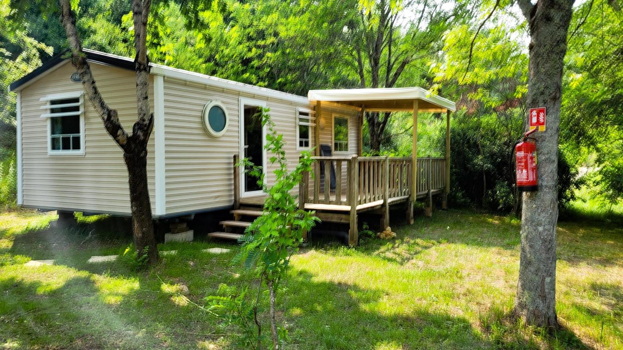 Camping Les Terrasses De Dordogne Rouffignac Saint-Cernin Bagian luar foto