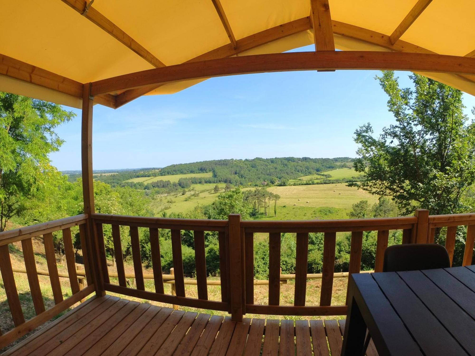 Camping Les Terrasses De Dordogne Rouffignac Saint-Cernin Ruang foto