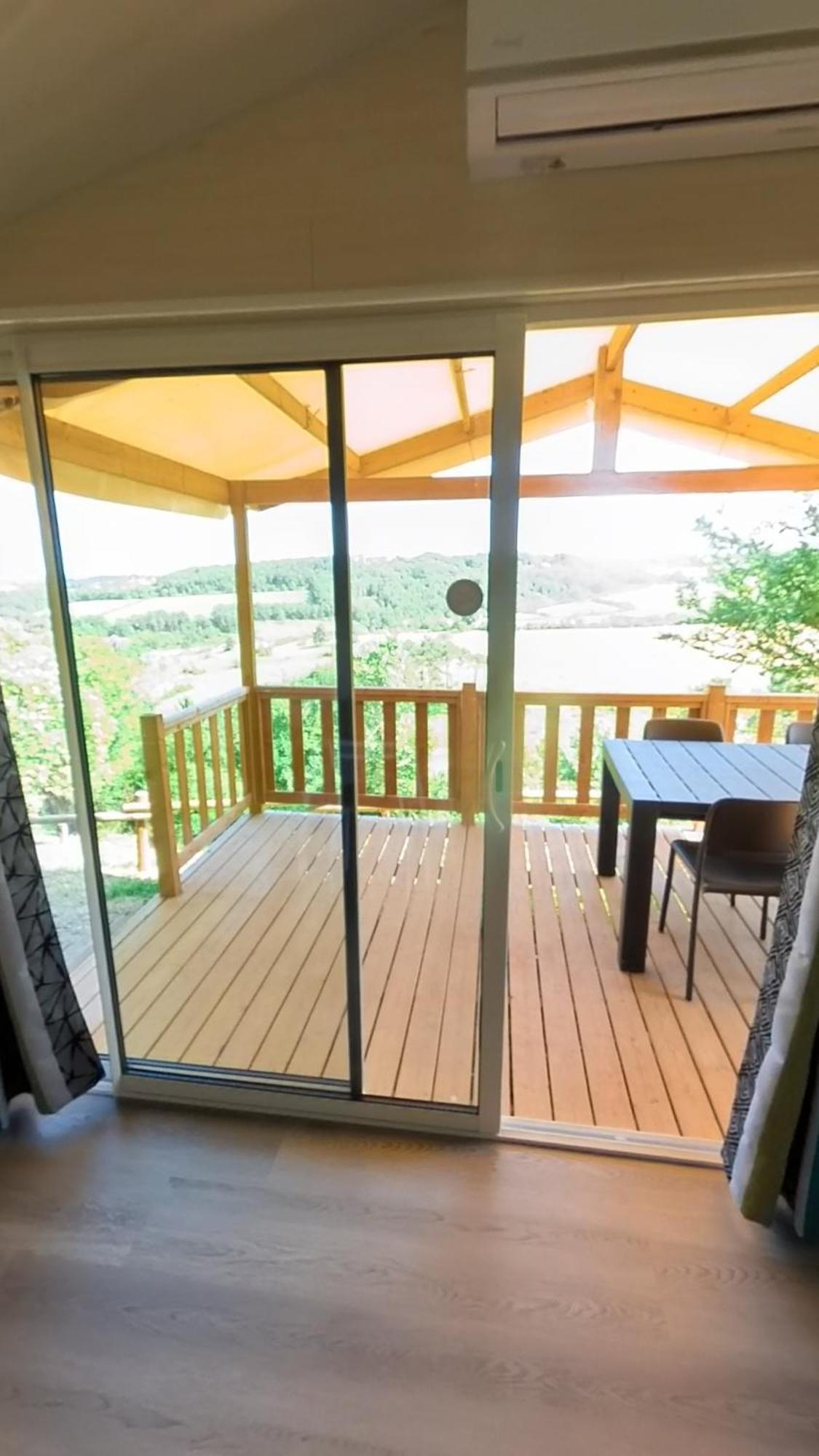 Camping Les Terrasses De Dordogne Rouffignac Saint-Cernin Ruang foto