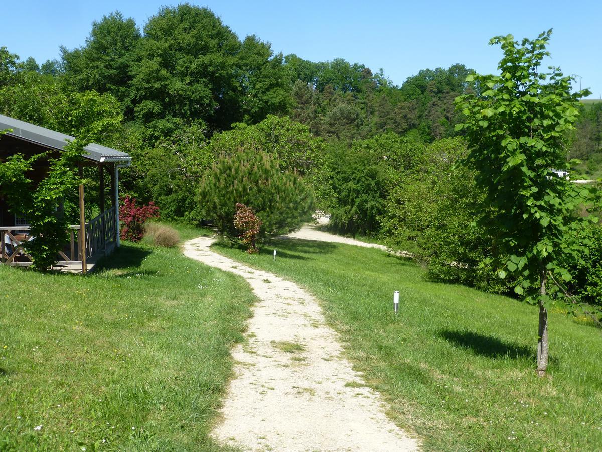 Camping Les Terrasses De Dordogne Rouffignac Saint-Cernin Bagian luar foto