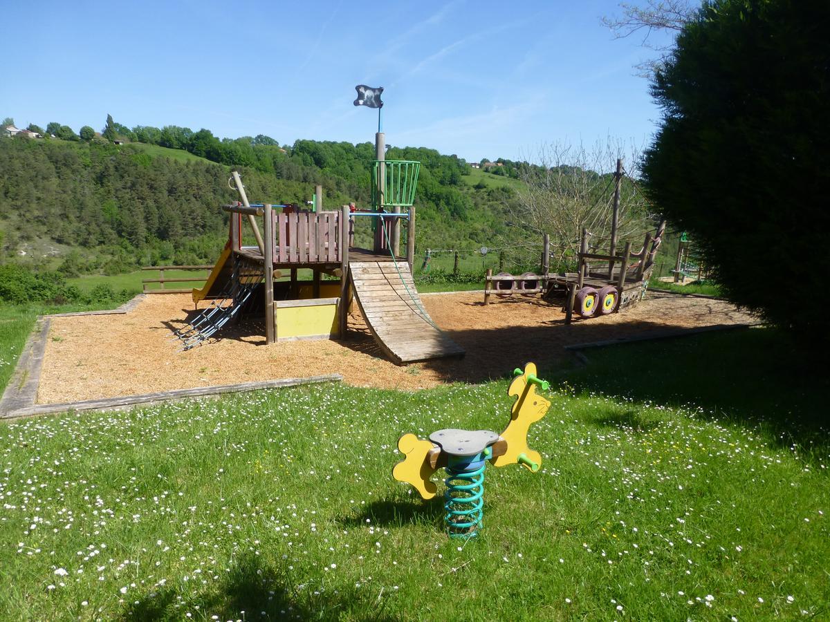 Camping Les Terrasses De Dordogne Rouffignac Saint-Cernin Bagian luar foto